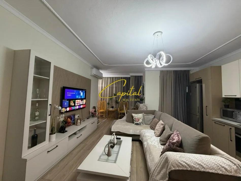 Apartament me qira 3+1 vasil shanto 1.200 euro