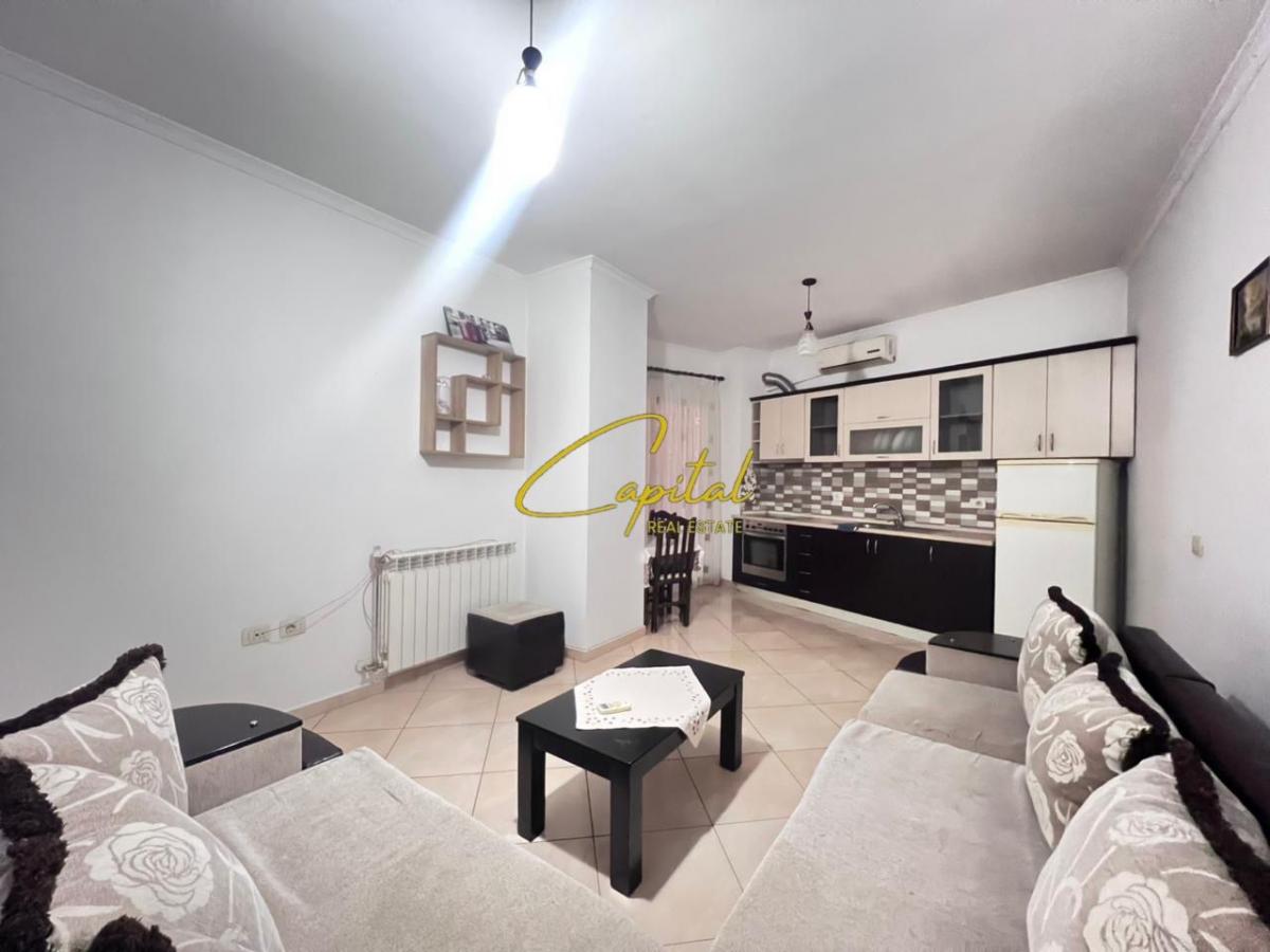 Apartament me qira 1+1 rruga xhanfize keko 500 euro
