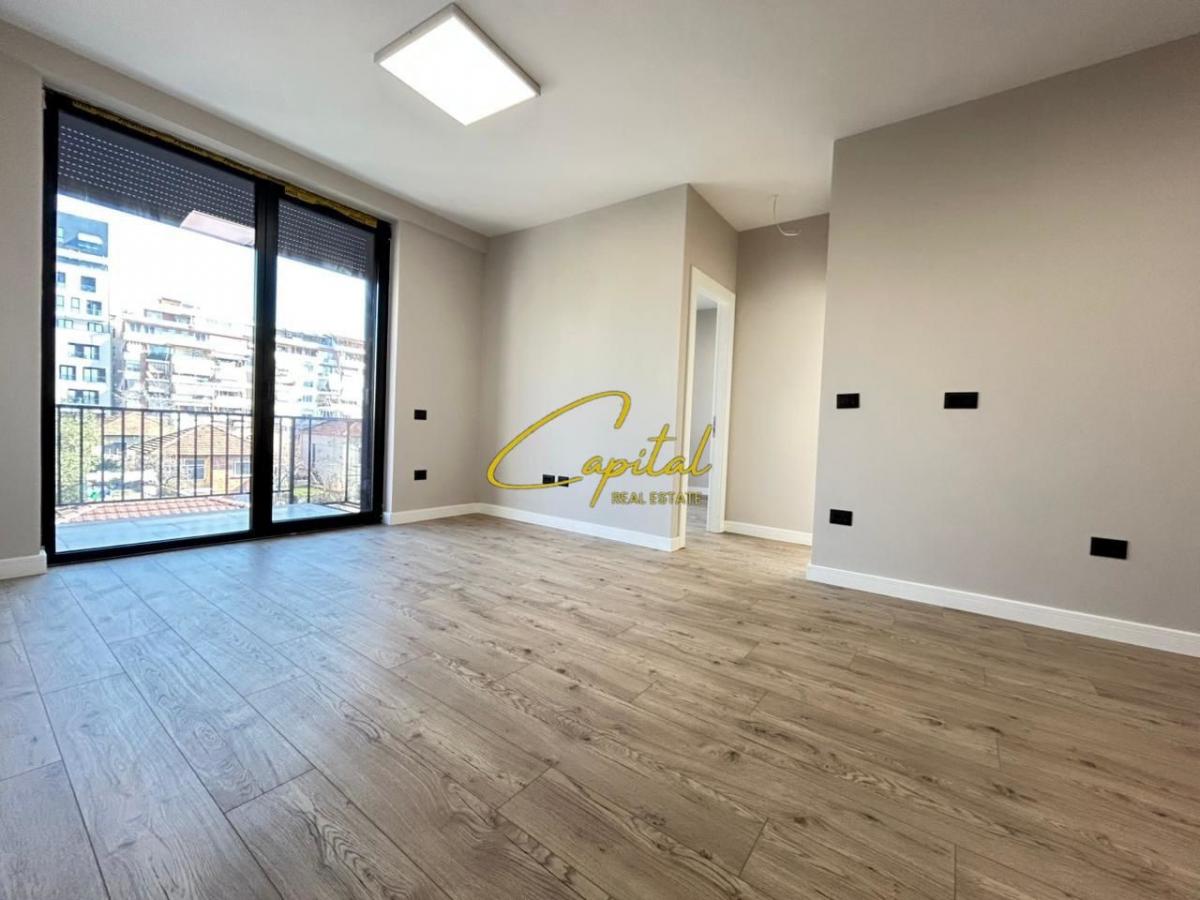 Ambient biznesi me qira 75 m2 shkolla e kuqe 650 euro