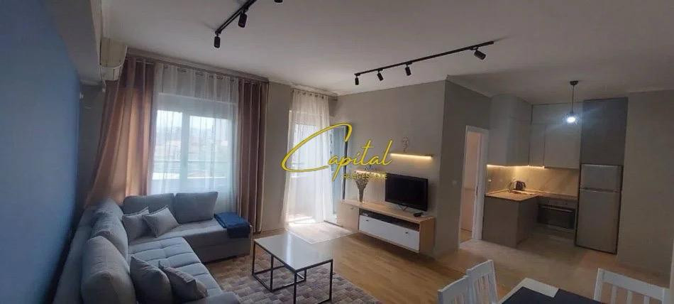 Apartament me qira 1+1 rruga e dibres 60.000 leke