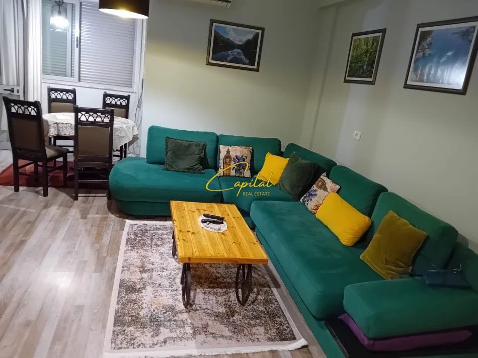 Apartament me qira 1+1 rruga e dibres 580 euro