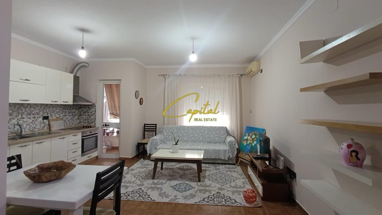 Apartament me qira 1+1 ish tregu elektrik 40.000 leke