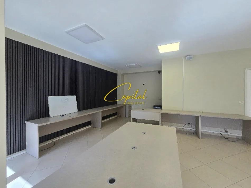 Zyre me qira 140 m2 ish stacioni trenit 1.100 euro