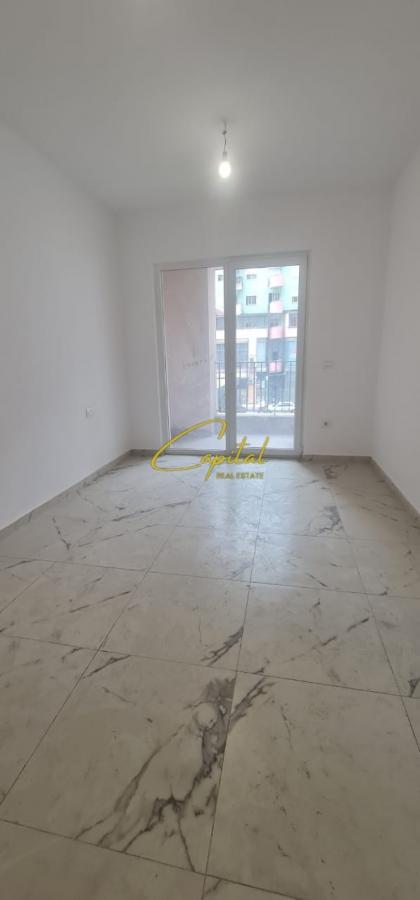 Zyre me qira 79 m2 rruga dritan hoxha 45.000 leke
