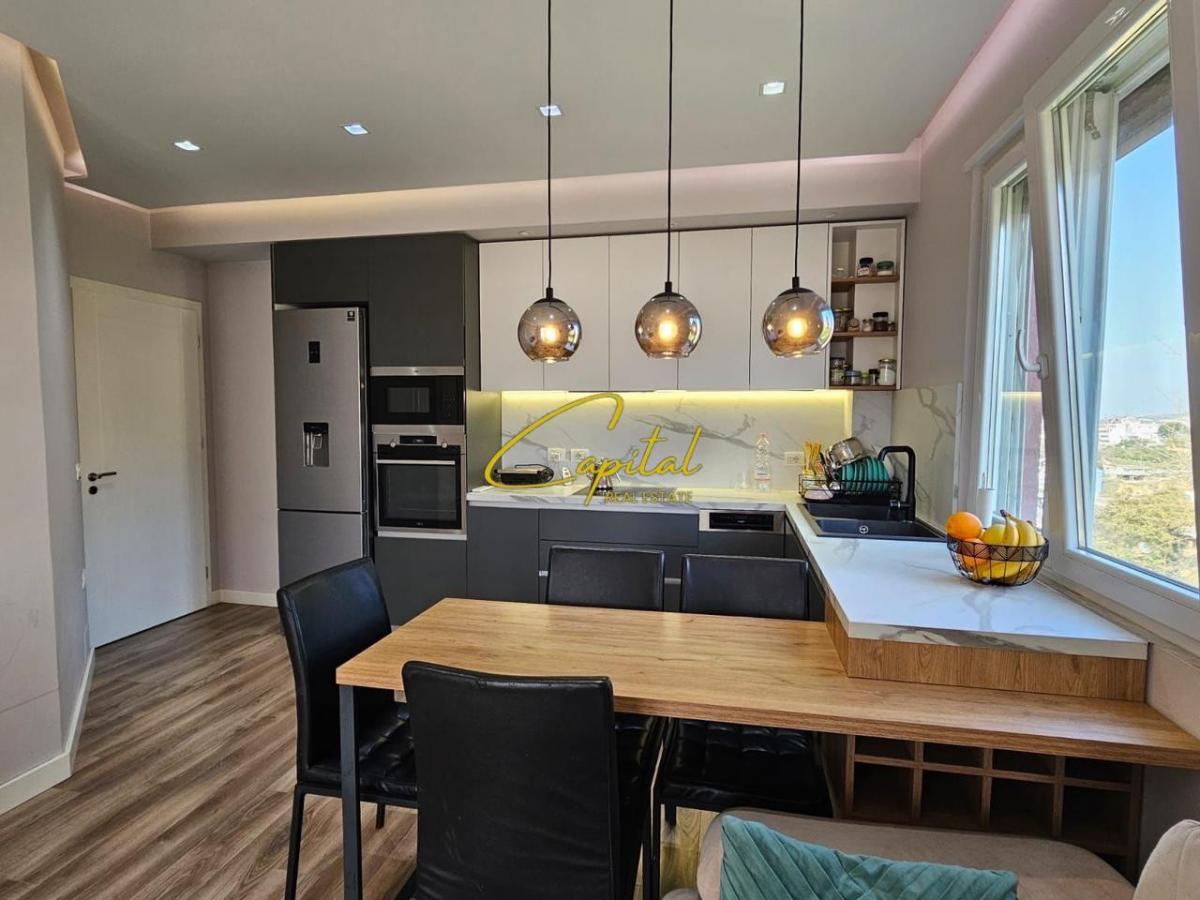 Shitet apartament me qira 2+1 fresku 145.000 leke