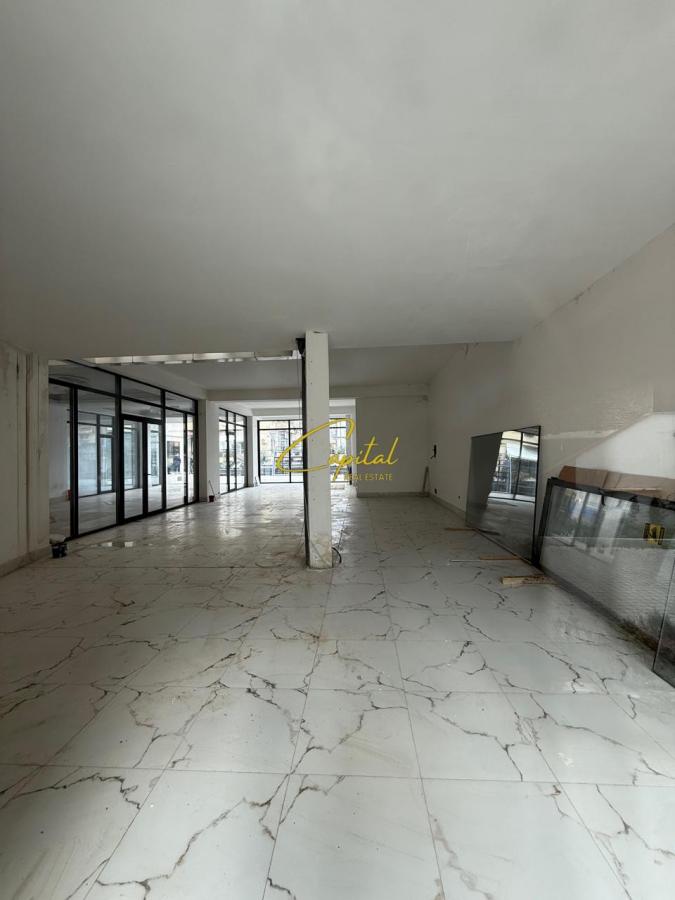 Dyqan me qira 110 m2 qender 3.300 euro