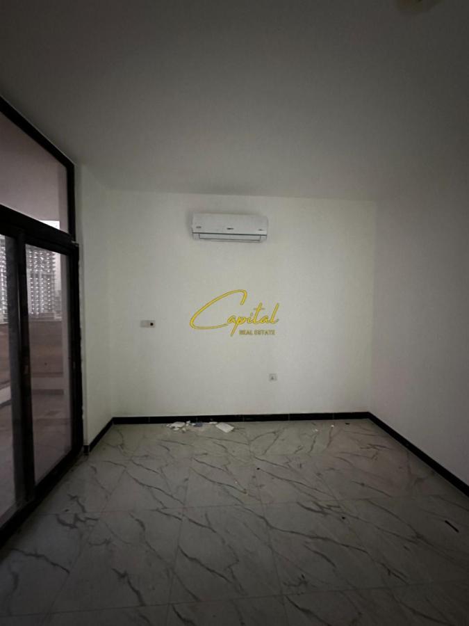 Dyqan me qira 25 m2 qender 750 euro