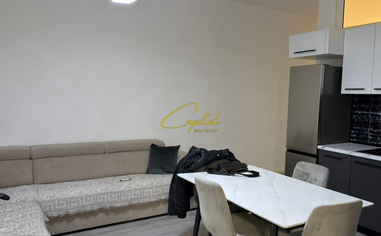 Apartament me qira 2+1 5 maji 700 euro