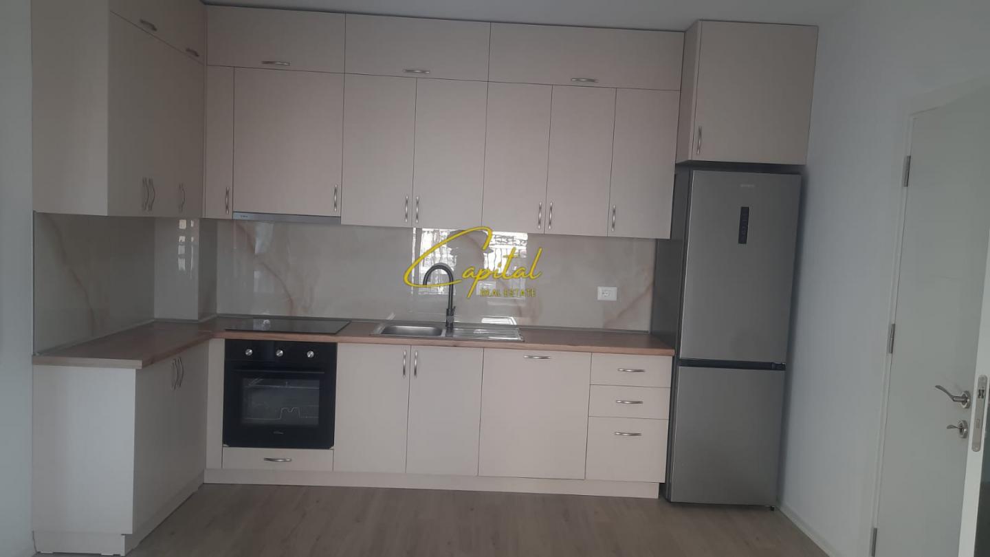 Apartament me qira 2+1+2 xhamlliku 60.000 leke