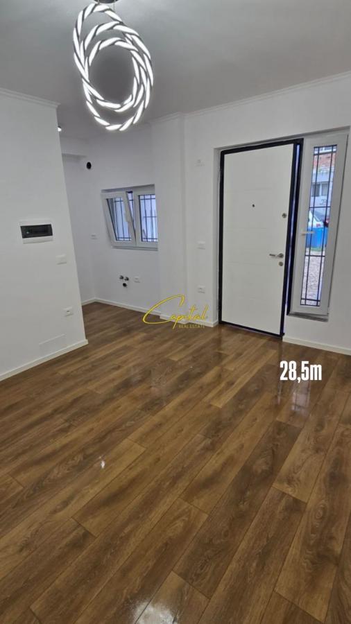 Shitet apartament garsoniere 28 m2 vasil shanto 80.000 leke