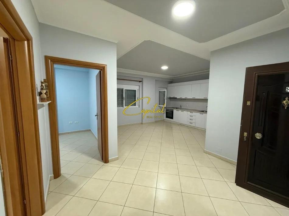 Apartament me qira 2+1 pazari i ri 50.000 leke