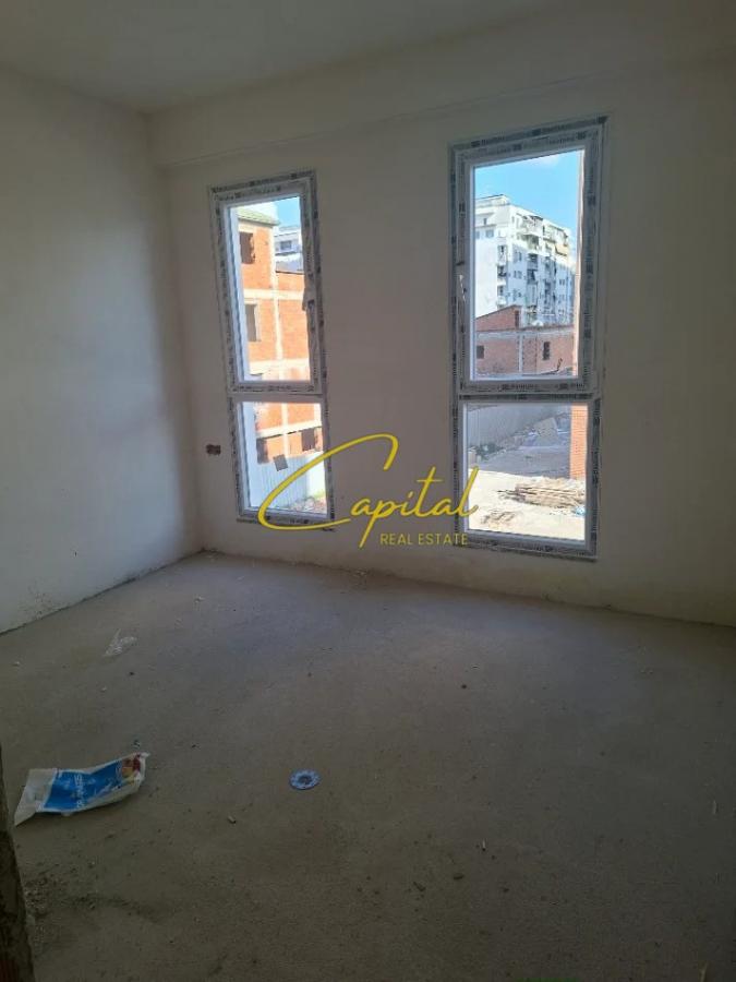 Shitet apartament 1+1 astir 105.000 euro