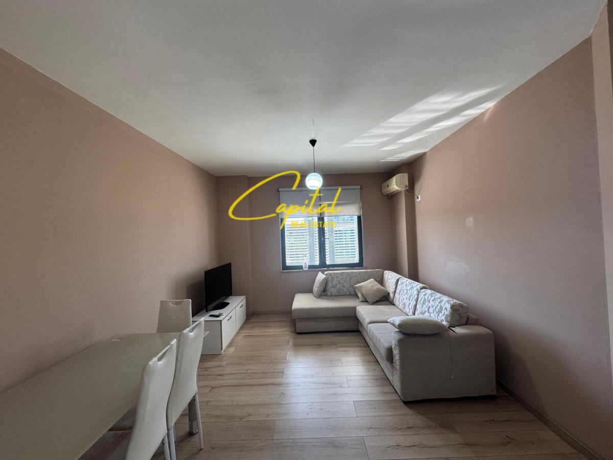 Apartament me qira 1+1 ish stacioni trenit 50.000 leke