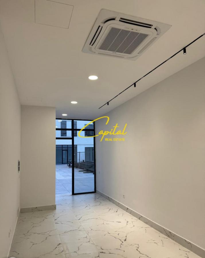 Shitet ambient biznesi 38 m2 qender 190.000 euro