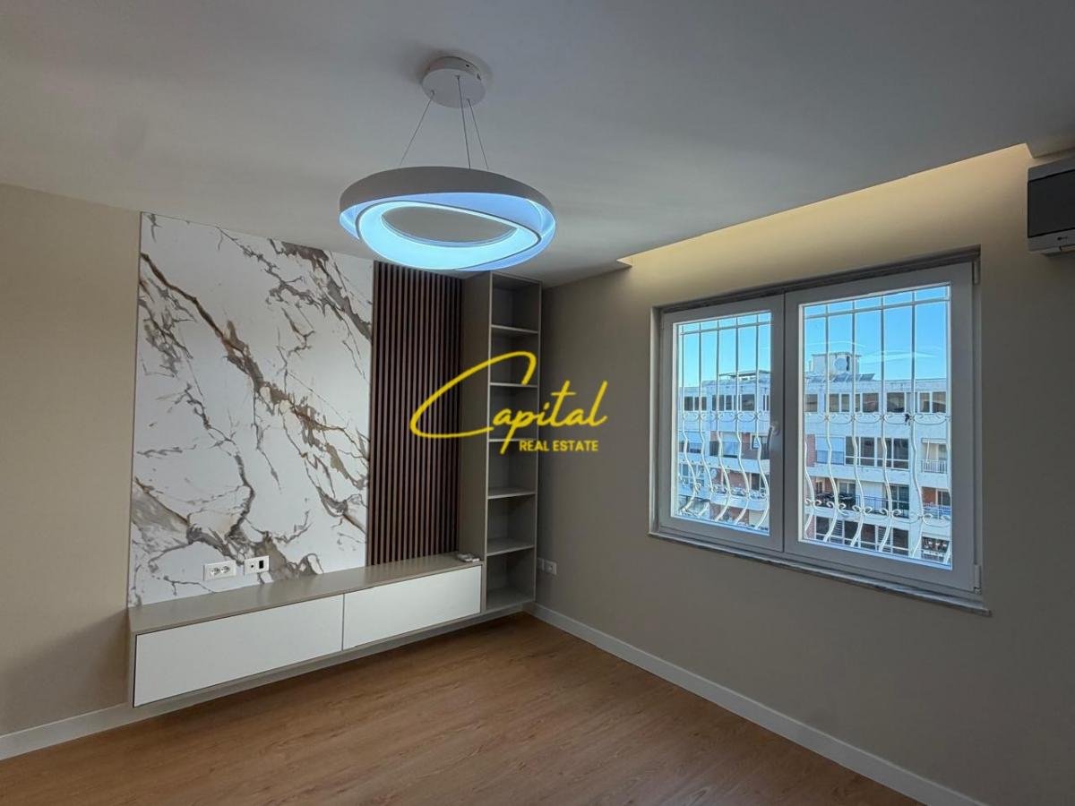 Shitet apartament 2+1 ish stacioni trenit 190.000 euro