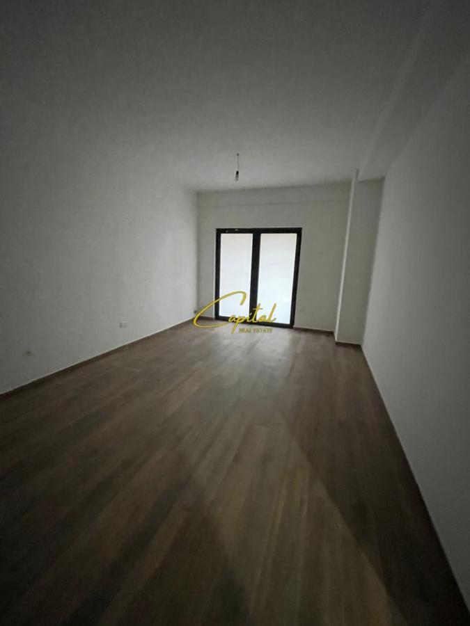 Zyre me qira 118 m2 kompleksi farmacia 10 650 euro