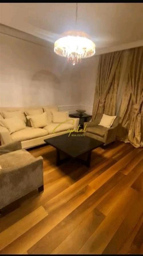 Apartament me qira 1+1 pazari i ri 700 euro