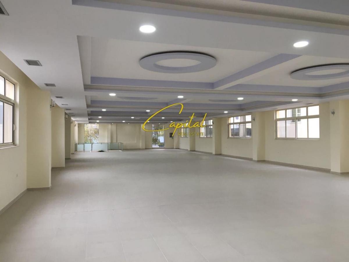 Ambient biznesi me qira 1.300 m2 bulevardi i ri 5000 euro