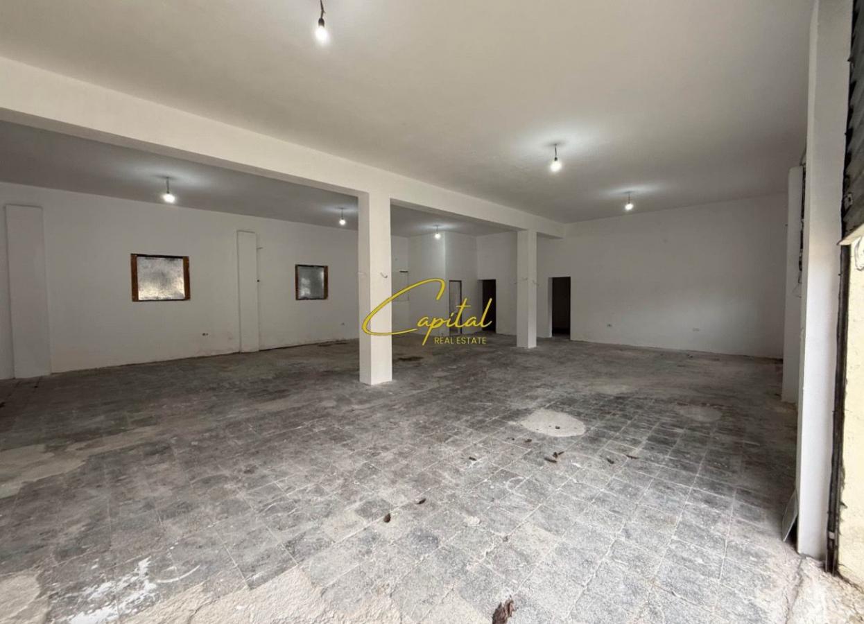 Magazine me qira 305 m2 tufine 1.600 euro