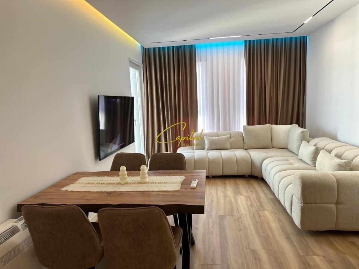 Shitet apartament 2+1 univers city 145.000 euro