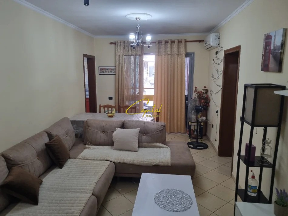 Apartament me qira 2+1 pallati me shigjeta 50.000 leke
