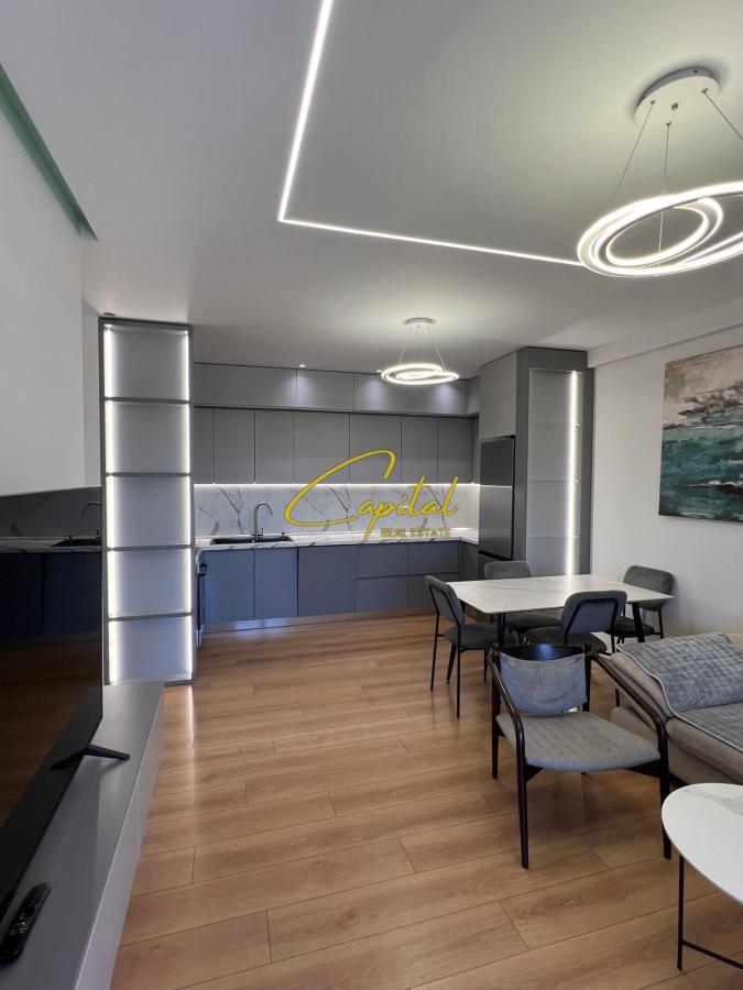 Apartament me qira 2+1 5 maji 850 euro