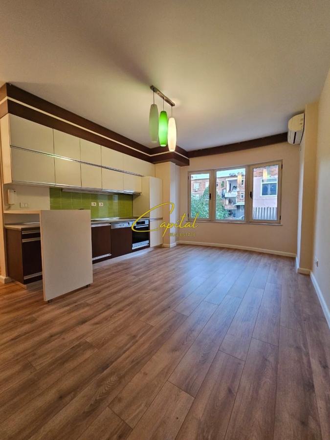 Shitet apartament 1+1 rruga mine peza 163.000 euro