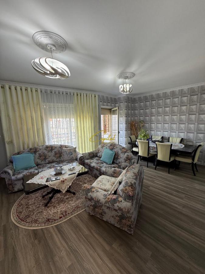 Shitet apartament 2+1 ish stacioni trenit 260.000 euro