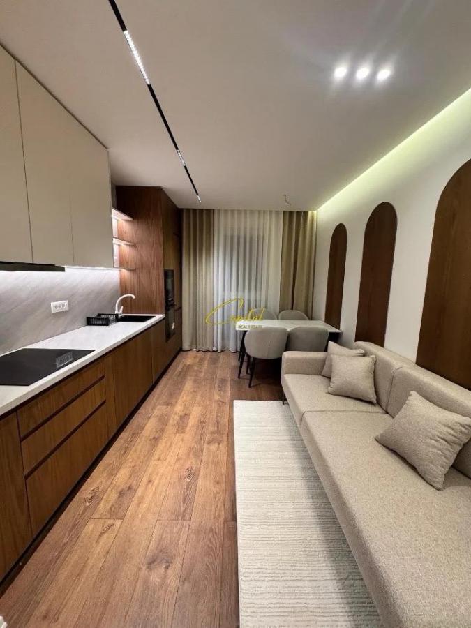 Apartament me qira 2+1 xhamlliku 830 euro