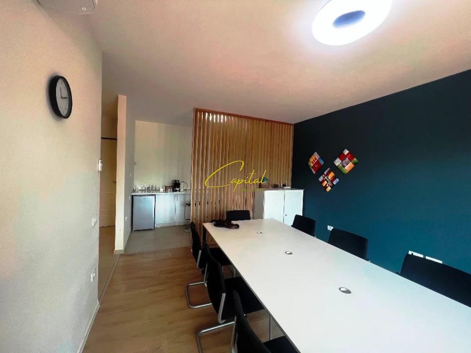 Zyre me qira 100 m2 ish blloku 1.100 euro