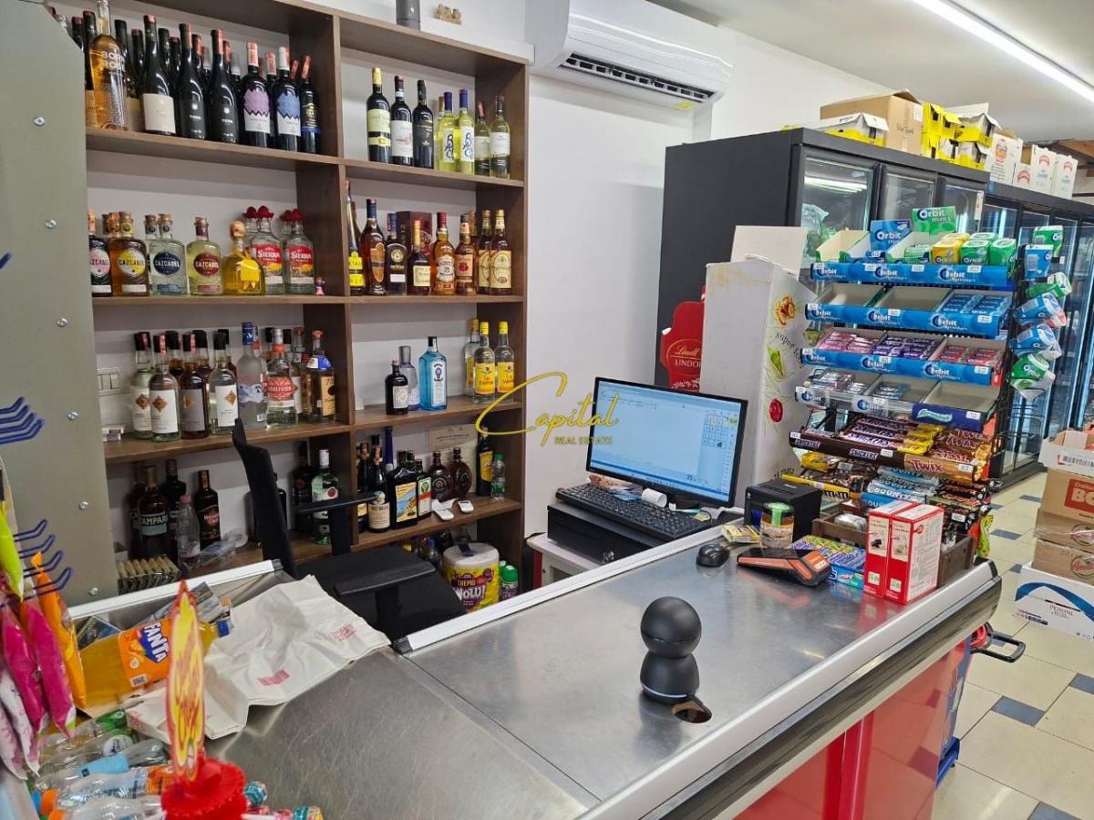 Ambient biznesi me qira 134 m2 rruga e kavajes 150.000 leke