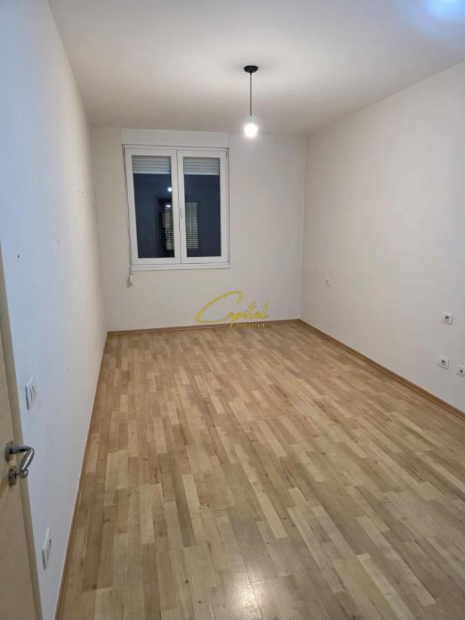 Ambient biznesi me qira 105 m2 21 dhjetori 650 euro