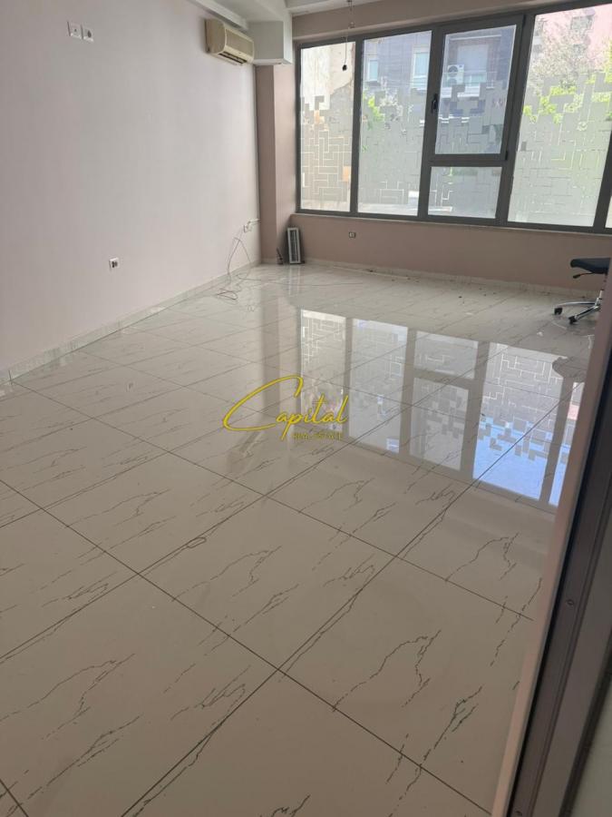 Ambient biznesi me qira 80 m2 rruga e dibres 120.000 leke