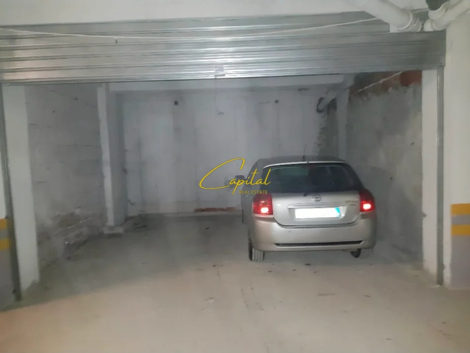 Shitet garazh 30 m2 astir 29.000 euro