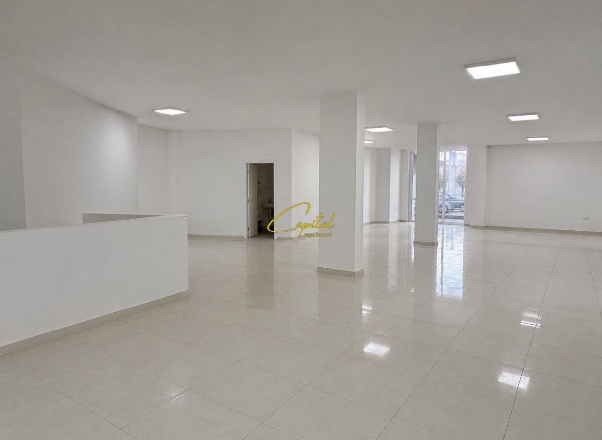 Ambient biznesi me qira 200 m2 komuna e parisit 400.000 leke