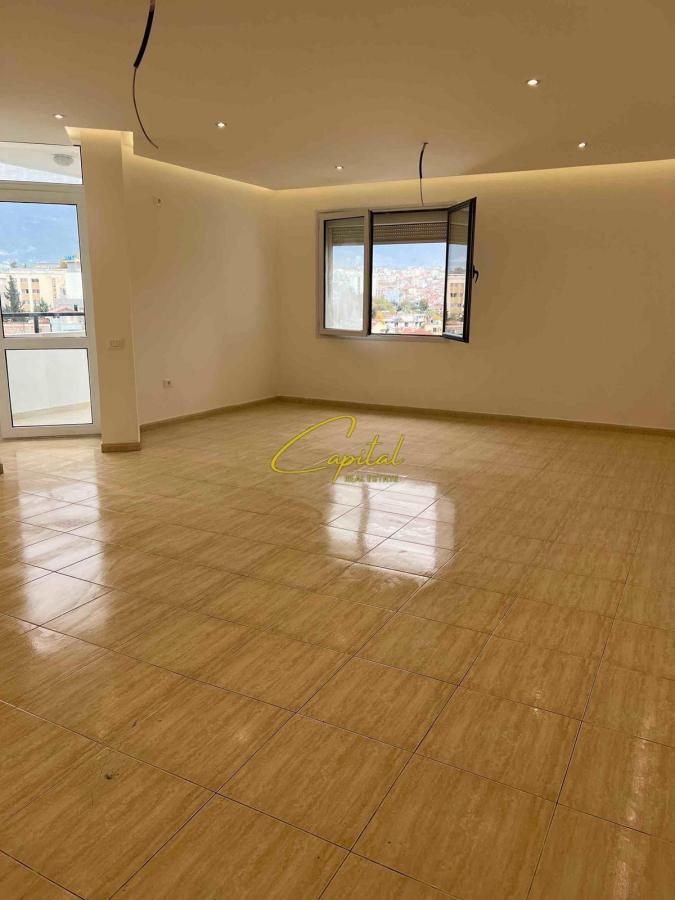 Ambient biznesi me qira 190 m2 rruga e elbasanit 2000 euro