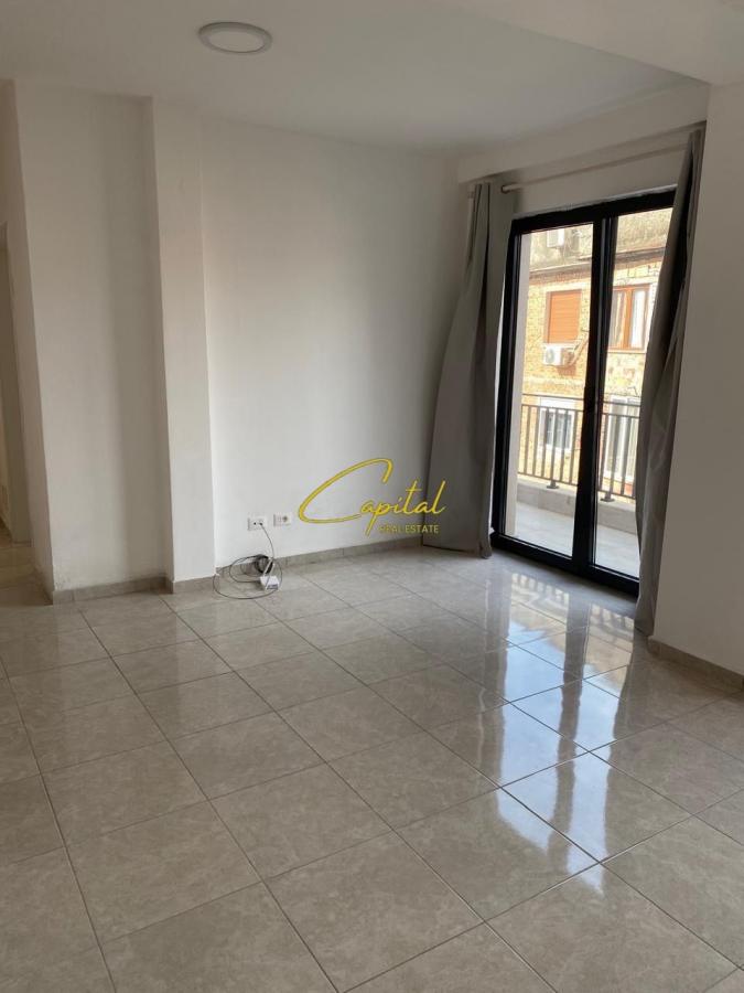 Ambient biznesi me qira 90 m2 pazari i ri 80.000 leke