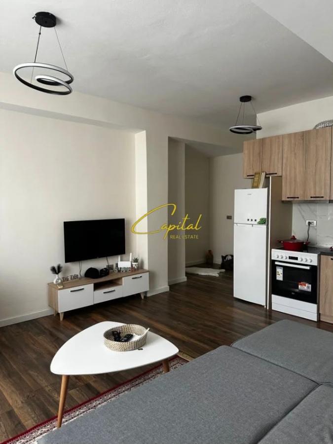 Apartament me qira 1+1 rruga bardhyl 50.000 leke