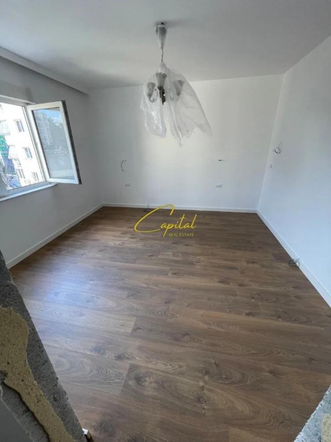 Zyre me qira 67 m2 stadiumi air albania 1000 euro