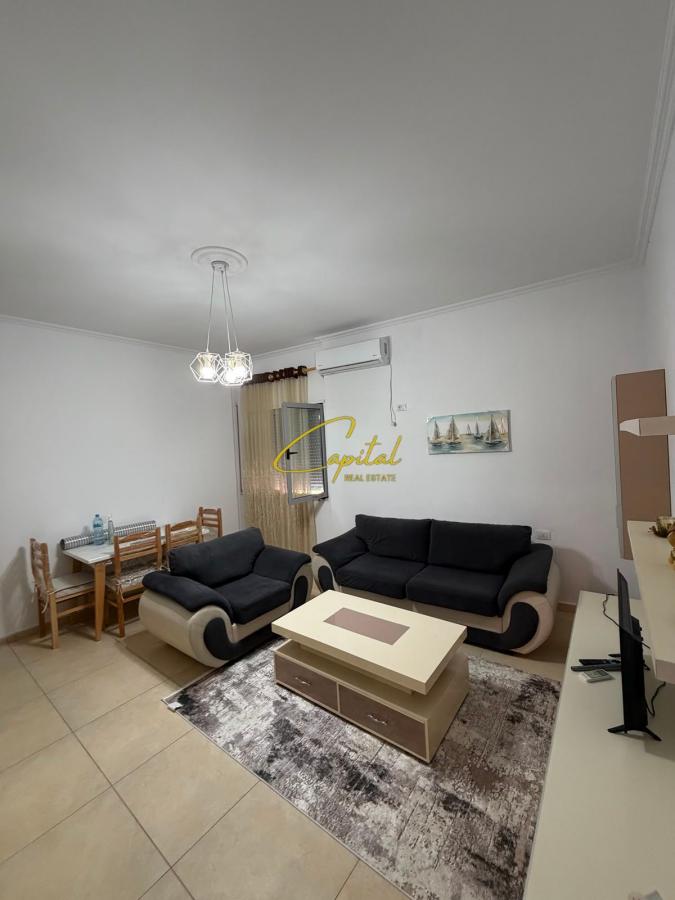 Apartament me qira 1+1 kopshti botanik 400 euro