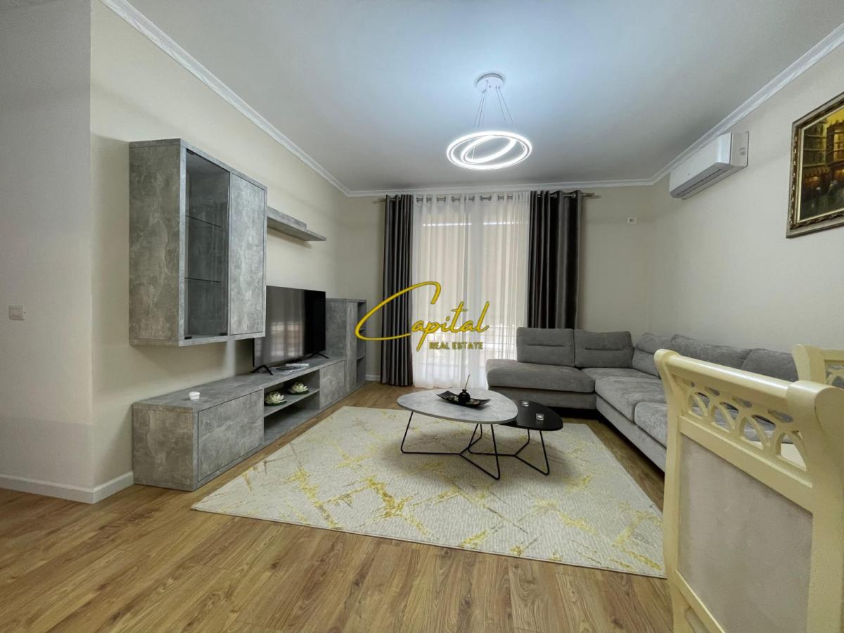Apartament me qira 2+1 rruga e elbasanit 800 euro