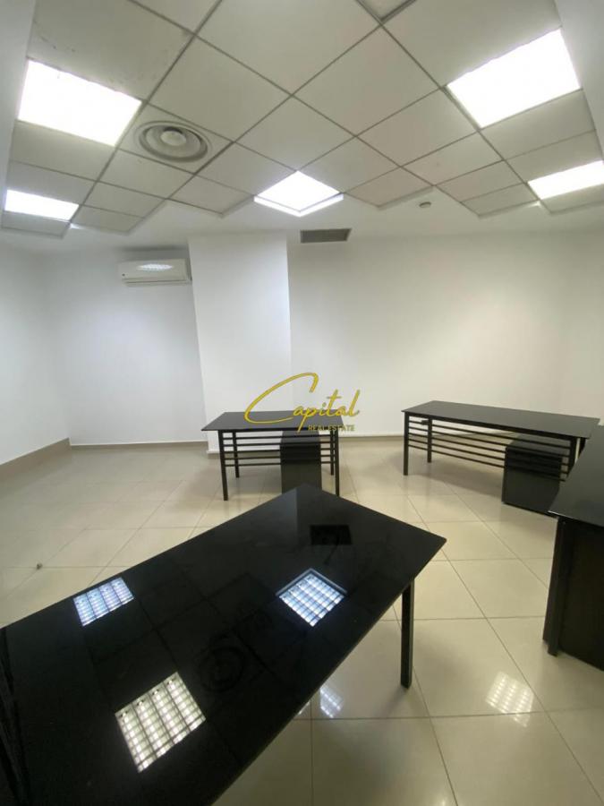 Ambient biznesi em qira 30 m2 blv deshmoret e kombit 550 euro