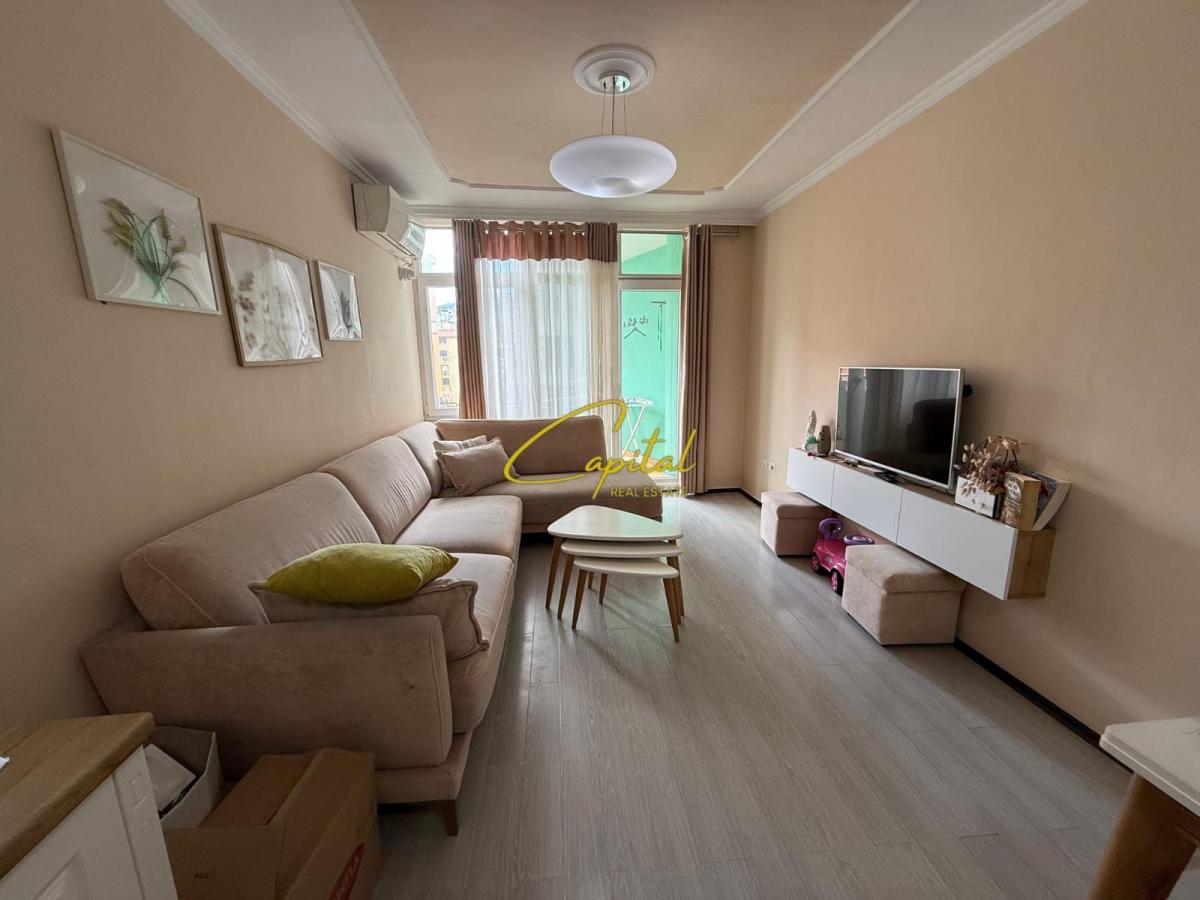 Apartament me qira 2+1 komuna e parisit 750 euro