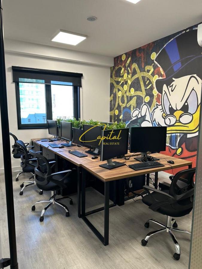Zyre me qira 215 m2 astir 1.700 euro