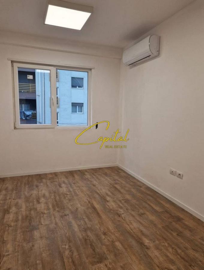 Ambient biznesi me qira 75 m2 zogu i zi 65.000 leke