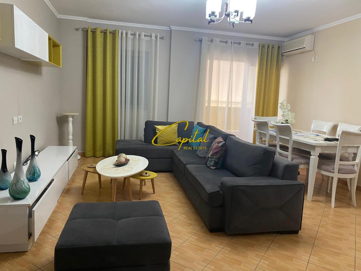 Apartament me qira 2+1 blv bajram curri 65.000 leke
