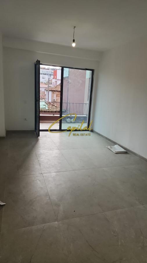 Ambient biznesi me qira 97 m2 myslym shyri 1.300 euro