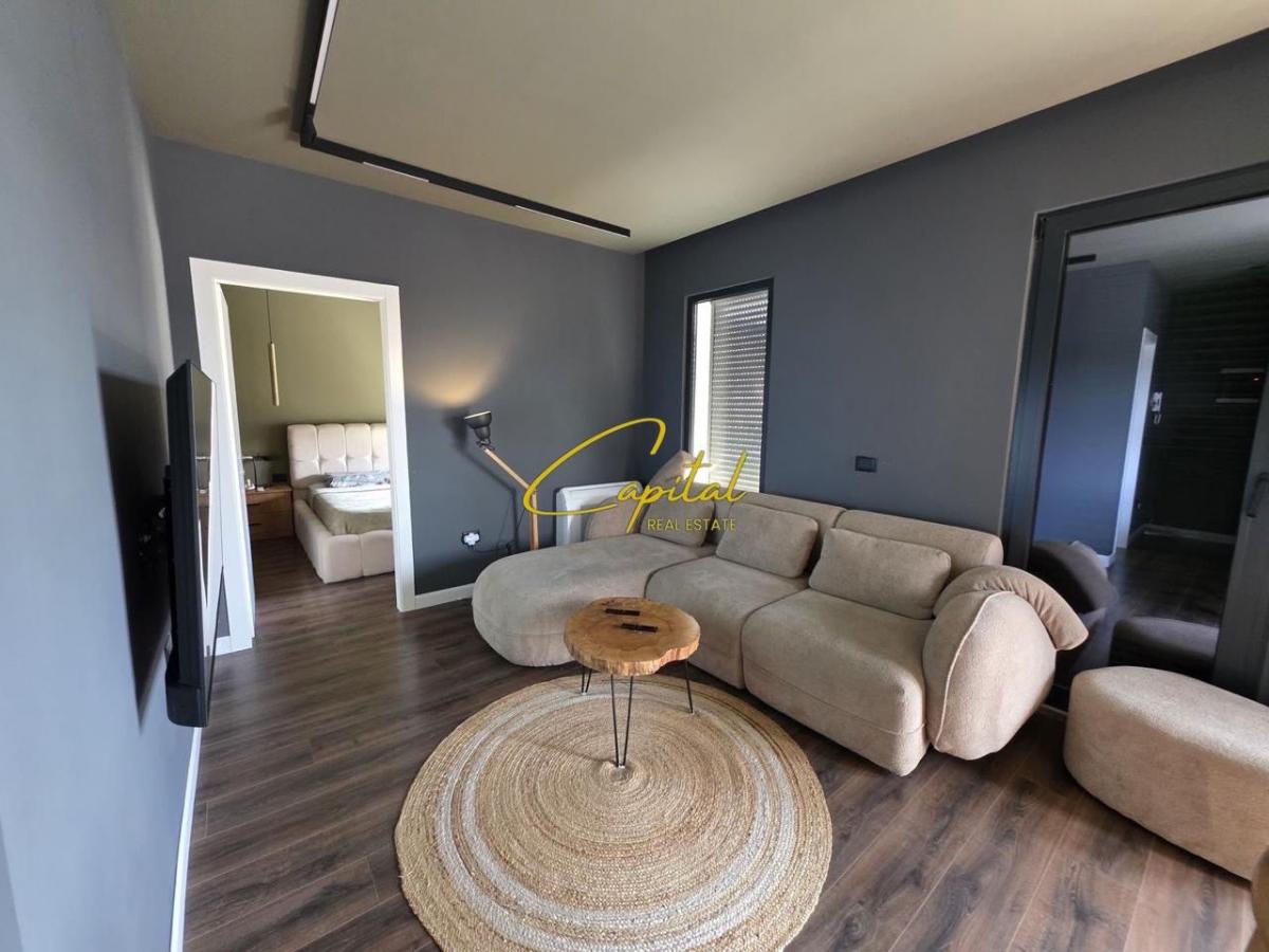 Shitet penthouse 121 m2 ish tregu elektrik 42.000.000 leke