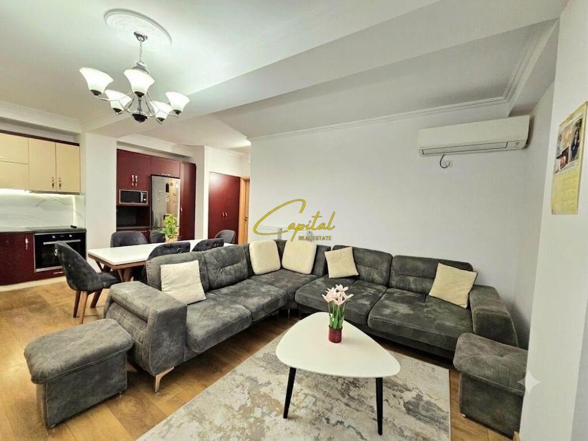 Apartament me qira 2+1 kopshti botanik 700 euro