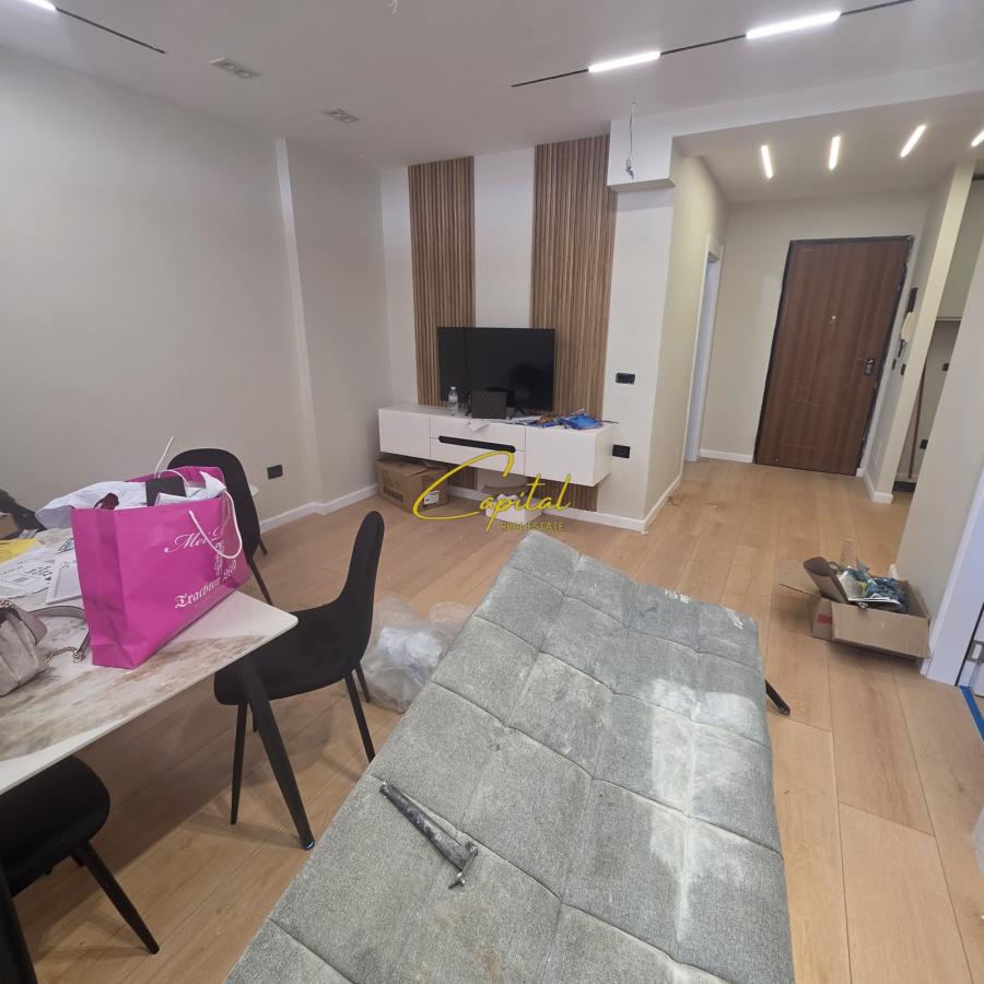 Apartament me qira 1+1 rruga e kavajes 80.000 leke